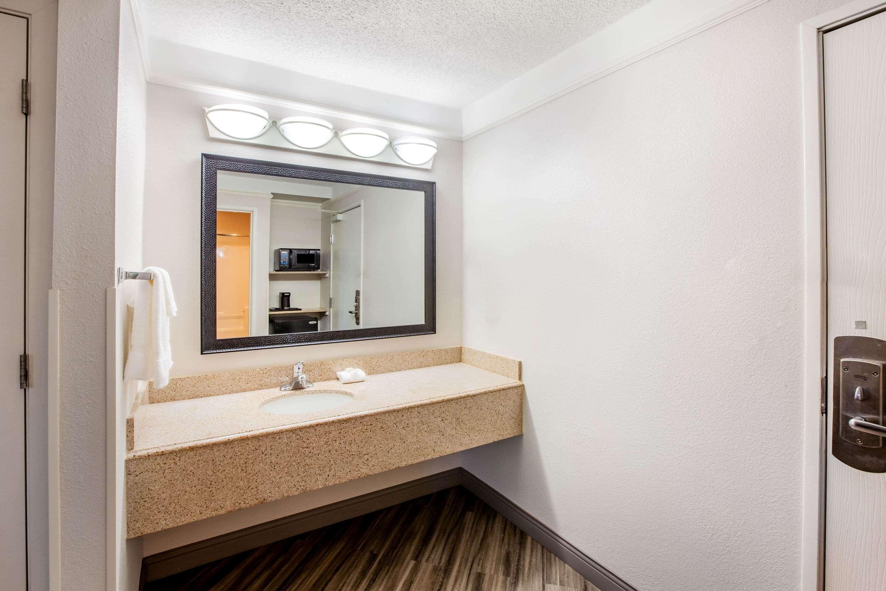 La Quinta By Wyndham Houston Baytown East Hotel Buitenkant foto